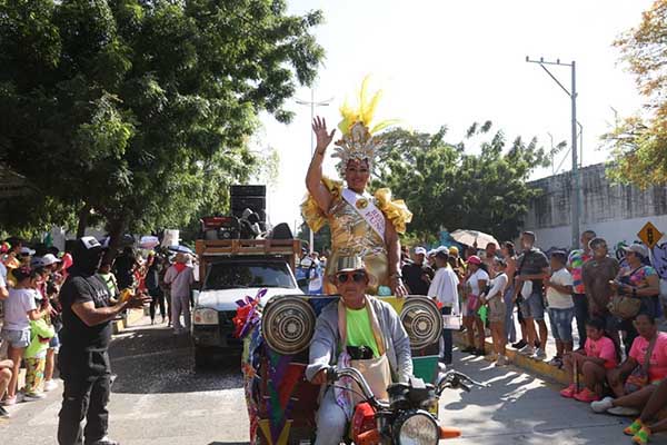 Comparsas, carrozas y los reyes del Carnaval recorrieron las principales vías de Santa Marta, llevando un mensaje de tradición, identidad y celebración que marcó uno de los momentos más esperados por los samarios. Foto derechos reservados EL INFORMADOR
