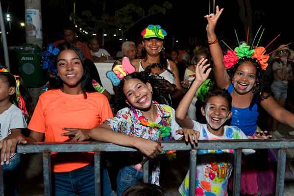 Los samarios vivieron una noche de fiesta, cultura y tradición con sus familiares en la coronación de los reyes. Foto Alcaldía