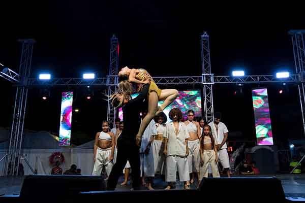 El evento reunió a la comunidad, líderes sociales, gestores culturales y comparsas, reafirmando el compromiso colectivo por mantener viva esta expresión que fortalece el Carnaval samario. Foto Alcaldía