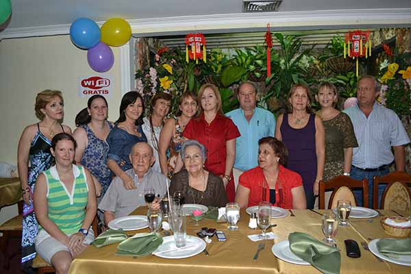 En otros de los momentos especiales cuando Lourdes reunía a su familia, entre ellos, su esposo Alfredo; sus hijos Eduardo, Teresita, Merce, (fallecida) Alicia, Silvia, Lourdes; su sobrina Sarita Campo y sus yernas María Clara y Victoria Eugenia Vives y Alicia Vergara y su yerno, Nelson Vives Lacouture.