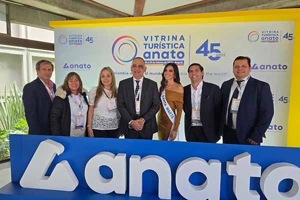 Carlos Pinedo Cuello, Alcalde de Santa Marta; José Dávila, Secretario de Indetur del Distrito, Jacqueline Vives, Presidenta Anato Caribe, entre otros.