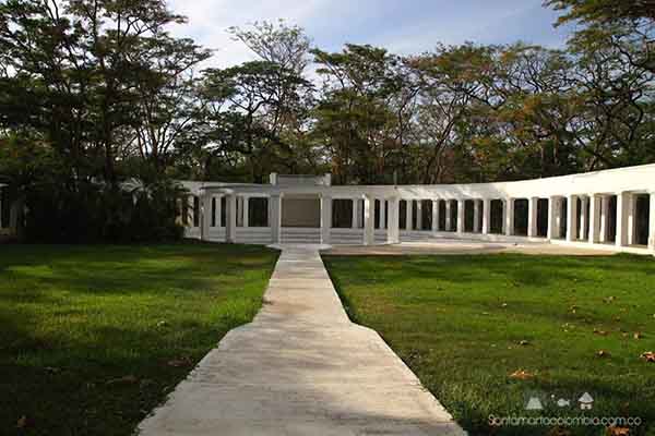 Durante muchos años el teatro se ha considerado una de las formas de entretener al ser humano. En la fotografía uno de los teatros más antiguo de Santa Marta es el de Museo Bolivariano de Arte Contemporáneo. Foto tomada desde su página oficial