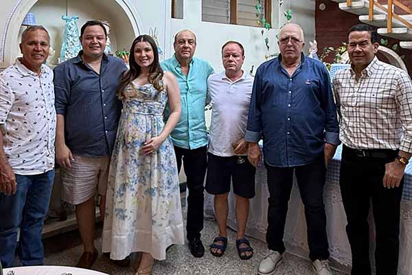 Octavio y Ana María aparecen en la gráfica, junto a Luis Alfonso Restrepo, Juan Carlos Arias, Enrique Vives, Rodolfo Succar y Diego Jaramillo.