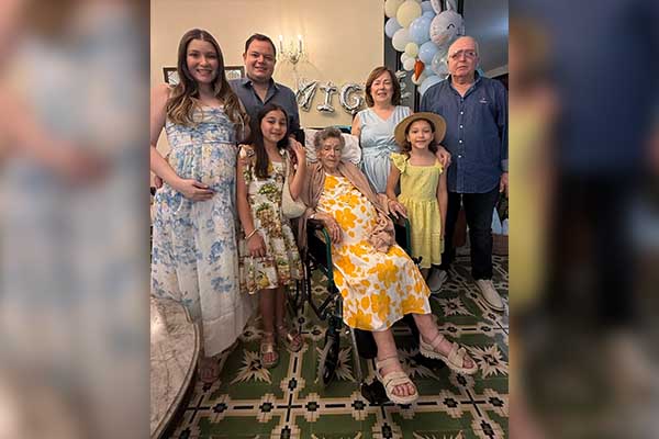 Rodolfo Succar y Ana Beatriz Vives de Succar; Juliana y Elena Succar Riaño, Beatriz Lacouture de Vives y Octavio y Ana María.