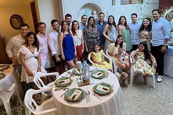 Andrés Arias, Paula Rozo, Osvaldo Socarrás, Rodrigo Jaramillo, Ana Corina Delfino, Martín Fernández, Cristina Arias, Antonio Miranda, Erika Reyes, los futuros papás, Diego Jaramillo, Clara De Vengoechea, Lucia Bateman, Manuel Mendoza, Ana Camila Hernández, Ignacio Socarrás, Juliana y Helena Succar Riaño.