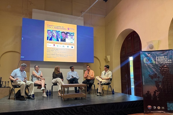 Representantes de las principales facultades de cine del país, incluyendo UNIMAGDALENA, UNAL y la Javeriana, durante el panel ‘Cine y arte en el contexto de crisis creativa’, un diálogo enfocado en transformar los retos actuales en oportunidades para la industria. Foto Unimagdalena 