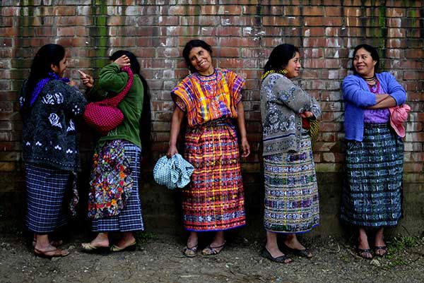 “Chapín” es un gentilicio que se utiliza para referirse a la población de Guatemala. Según historiadores, su origen se remonta al siglo XVI y se asocia con un tipo de calzado español de plataforma alta que se popularizó en la región centroamericana, especialmente en la Antigua Guatemala durante la colonización. (Foto EFE/ Ulises Rodríguez)