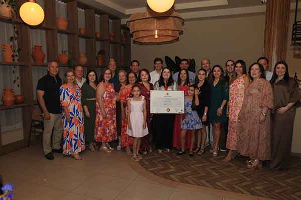 Luis Alfonso Restrepo, Alicia Vives, Enrique, Estela y Rosa Paulina Vives, Juan Carlos Arias, MAria Cristina Vives, Diego Jaramillo, Margarita Vives, Elena Succar, Cecilia Vives, Lucia Bateman, Manuel Mendoza, Edgar Hernández, Luz Marina Vives, Juliana y Mariana Succar, Rodolfo Succar, María del Pilar Riaño, Antonio Miranda, Erika Reyes, Ana Beatriz Vives , Octavio Socarrás y Ana Maria Succar.