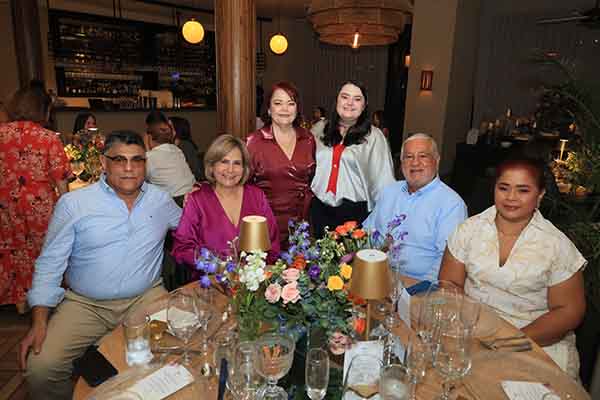 Julio Curiel. Maria Hilaria González, Cecilia Vives, Lucía de Fátima Bateman Vives, Oscar Arboleda y Dalgys Núñez.