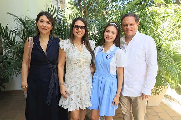 Paulina Cuartas Manzano con Adriana Manzano, Juan David Manzano, Laura Manzano. Foto derechos reservados EL INFORMADOR