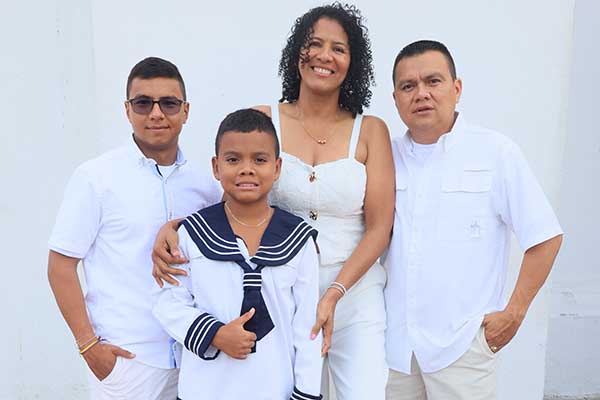 Matías Romero acompañado de Juan Carlos Romero, Fany Muñoz y Juan David Romero.