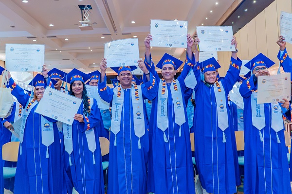 Los graduados del Centro de Posgrados y Formación Continua de Unimagdalena celebraron el logro de un escalón mayor en su trayectoria profesional.