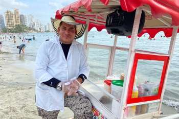 Las  obleas se venden comúnmente en puestos callejeros, o en las pintorescas playas como El Rodadero y Santa Marta, siendo una opción popular preferida tanto por los locales como por los turistas.