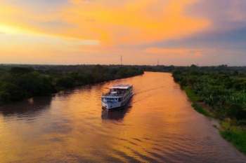Nace a 3.685 metros sobre el nivel del mar, en el Páramo de las Papas ubicado en el llamado Macizo Colombiano, entre los departamentos de Huila y Cauca. / El crucero AmaMagdalena, de la compañía AmaWaterways, navega por el río Magdalena, en Colombia. AmaWaterways