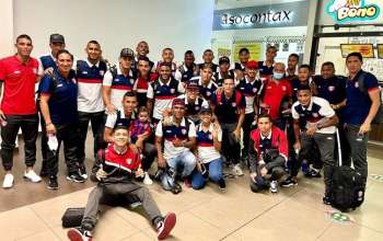 Este es el momento en el que el Unión Magdalena llega al aeropuerto Simón Bolívar de Santa Marta tras lograr el ascenso a la máxima categoría del fútbol profesional colombiano  