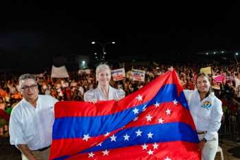 Elizabeth Molina, alza la bandera del departamento en compañía de Dilian Francisca Toro y Hernando Guida Ponce, tras recibir el respaldo del partido de la U, como precandidata a la gobernación.