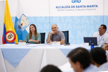 Carlos Pinedo alcalde de Santa Marta y Patricia Caicedo Lafaurie secretaria de planeación distrital. 
