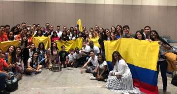 Delegación de semilleros de Colombia, estudiantes universitarios y de colegios de distintas regiones del país.