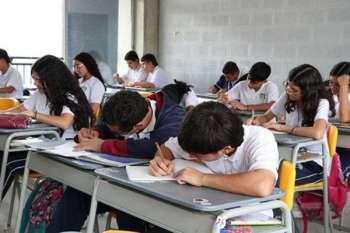 Los alumnos del departamento regresan a clases en medio de problemas en la infraestructura de las Instituciones Públicas. 